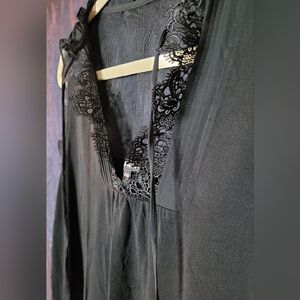 ✨️3/$25✨️ Express Black Lace+Mesh Sleeveless Blouse